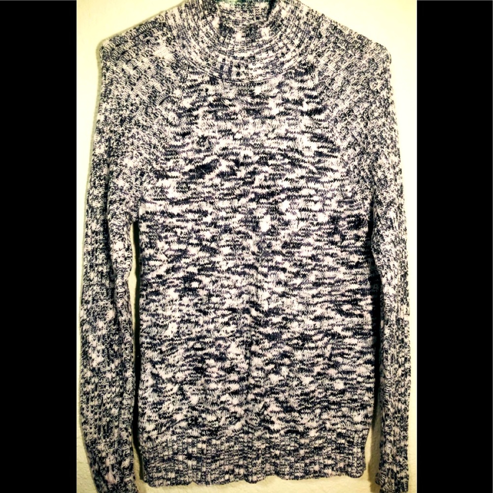 Croft & Barrow-B/W Sweater-Size Medium